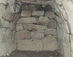 石室の内部
