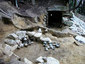 写真：2つの石室の位置