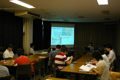 学位論文公開審査の様子