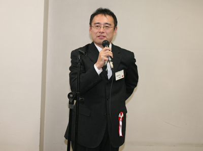 鳴海氏のスピーチの様子