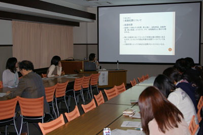 卒業論文中間発表会の様子