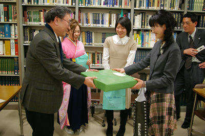 堤研二『人口減少・高齢化と生活環境―山間地域とソーシャル・キャピタルの事例に学ぶ―』の表紙